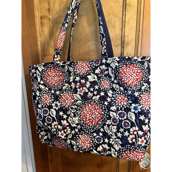 NWOT Vera Bradley Americana Reversible Grand Tote Bag RED WHITE & BLOSSOMS - Picture 5 of 6